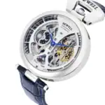 Montre skeleton automatique avec cadran visible, mouvement complexe et design élégant.