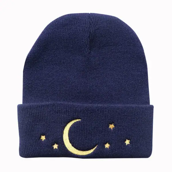 Gorro de lã azul-marinho com bordado de lua e estrelas douradas, perfeito para um estilo aconchegante e científico.