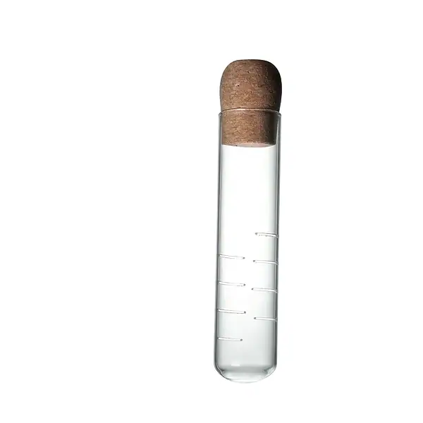 Pipette en verre avec bouchon en liège, utilisée pour des expériences scientifiques ou comme objet de décoration scientifique.