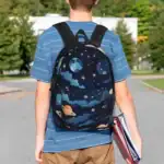 Sac à dos pour enfants avec motif d'espace et planètes, idéal pour l'école ou les activités scientifiques, inspiré de l'univers et de l'astronomie.