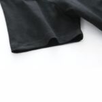 Pochette en tissu noir élégante, idéale pour ranger petits accessoires ou outils scientifiques, avec finition soignée et design discret.