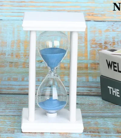 Relógio ampulheta em vidro com areia azul, decoração científica elegante para escritório ou prateleira.