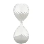 Vaso de vidro transparente com design moderno, perfeito para decoração científica ou contemporânea, com uma forma única em dupla hélice.