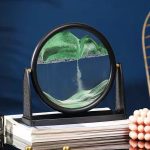 Vórtice de líquido colorido em movimento num quadro circular, criando um efeito visual hipnótico e dinâmico. Perfeito para decoração científica ou como objeto de coleção original.