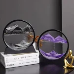 Painel decorativo em vidro com montanhas em relevo, suspenso em uma moldura circular preta, criando um efeito visual cativante.