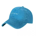 Boné azul com logotipo SpaceX bordado na frente, vista lateral, tecido de algodão, aba curva, estilo casual.
