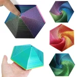 Hexágono em espiral colorido em plástico 3D, objeto científico decorativo, com padrões geométricos em degradê de cores vivas, ideal para decoração ou estudo de formas.