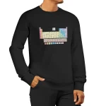 Camisola preta com padrão de tabela periódica científica, estilo casual, ideal para amantes de química e ciências.