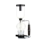 Aparelho de destilação em vidro para experiências de laboratório, com condensador e balão, ideal para pesquisa científica e ensino.