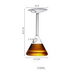 Pipeta de laboratório em vidro com líquido âmbar, capacidade de 300 ml, ideal para experiências científicas e manipulação precisa de líquidos.