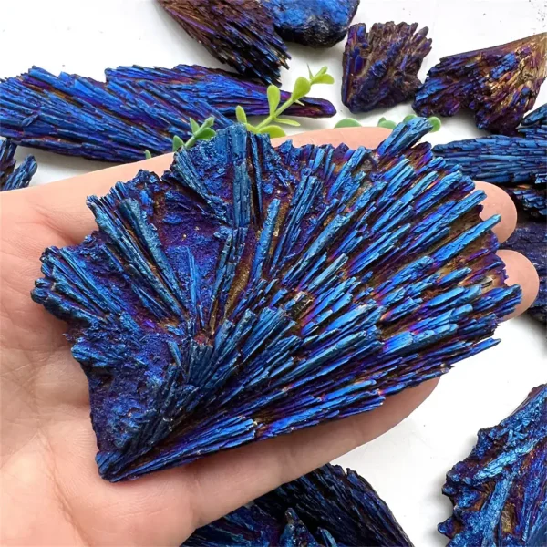 Pedra de azur bruta, pedra preciosa azul, ideal para decoração ou coleção.