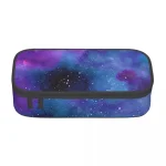 Bolsa Galaxy com padrão cósmico, estrelas e nebulosas, ideal para guardar canetas, maquiagem ou pequenos objetos.