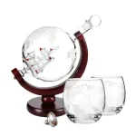 Bússola em vidro com um pequeno navio no interior, decoração científica elegante e original para casa ou escritório.