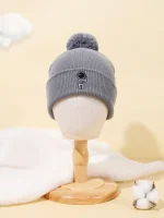 Gorro de lã cinza com pompom, ideal para o inverno, com logotipo científico.