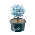 Mini árvore de cristal com base preta com a inscrição "Magic Crystal Tree", representando uma árvore em cristais azuis translúcidos, ideal para decoração científica.