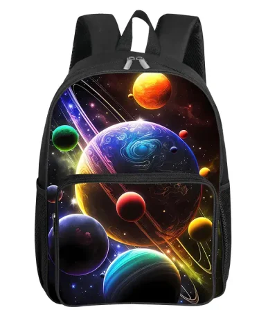 Mochila com padrão de planetas e galáxia no espaço.