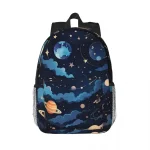 Mochila com padrão de espaço e planetas, ideal para os amantes de astronomia e ciência, perfeita para a escola ou atividades ao ar livre.