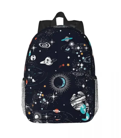 Mochila com padrão de espaço e planetas.