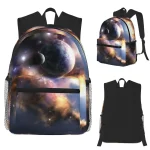 Mochila com padrão de espaço e planetas, ideal para os amantes da astronomia e da ciência. Perfeita para a escola ou passeios, unindo estilo e paixão pelo universo.