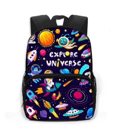 Mochila infantil com tema espacial e universo, perfeita para a escola ou atividades científicas. Design colorido com planetas, foguetes, astronautas e exploração espacial.