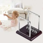 Pêndulo de Newton para crianças, brinquedo científico educativo e objeto de decoração moderna. Perfeito para estimular a curiosidade e o aprendizado dos princípios físicos nos jovens.