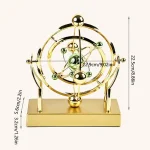 Relógio decorativo inspirado em modelos científicos com esferas e anéis metálicos dourados, ideal para decoração de escritório ou prateleira.