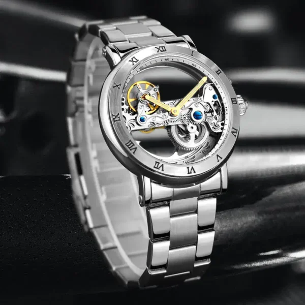 Relógio skeleton mecânico em aço inoxidável com movimento visível, design elegante e sofisticado, ideal para entusiastas de ciência e decoração relojoeira.