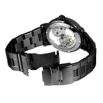Relógio mecânico masculino com pulseira em aço preto e movimento visível através do mostrador transparente. Design moderno e sofisticado, perfeito para os amantes de estilo industrial.