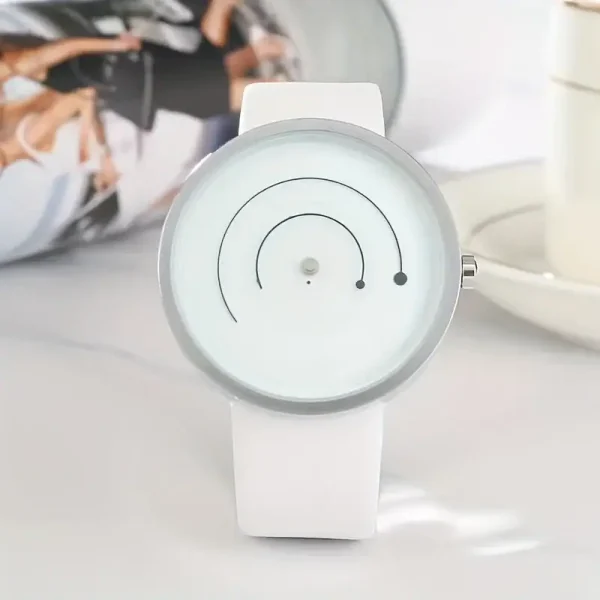 Relógio moderno com mostrador circular branco e ponteiros pretos, design limpo e elegante, ideal para uma decoração científica ou um acessório moderno.