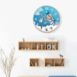 Sonho de astronauta para decoração de parede com um motivo de astronauta flutuando no espaço, ideal para uma decoração temática científica ou espacial num quarto de criança ou espaço educativo.