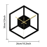 Relógio de parede moderno em forma de cubo 3D com moldura preta e ponteiros dourados, ideal para decoração interior contemporânea.