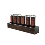 Relógio flip vintage com seis tubos de vidro e números luminosos, combinando estilo retrô e decoração moderna para um interior original.