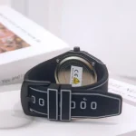 Relógio conectado com sensores para atividades científicas e medições precisas.