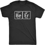 T-shirt preta com design científico representando os símbolos químicos de Berílio (Be) e Érbio (Er), ilustrando a fusão da ciência e da moda.