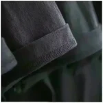 Vestuário em algodão preto com acabamento cuidadoso, ideal para os amantes de ciência e decoração.