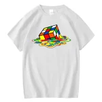 Cubo de Rubik colorido flutuante, ilustração moderna e lúdica.