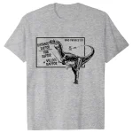 T-shirt com ilustração de dinossauro e notas de física, perfeito para os amantes de ciência e dinossauros. Design original para os apaixonados por paleontologia e física.