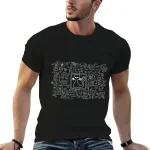 T-shirt preta com ilustração de fórmula científica e gato, estilo casual para amantes de ciência e gatos.