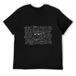 T-shirt preta com um desenho de gato estilizado rodeado de fórmulas científicas brancas.