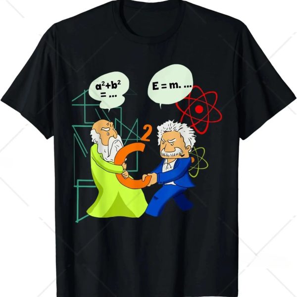 Pingente científico ilustrado com duas personagens caricaturais trocando um símbolo matemático, rodeados de fórmulas e ícones atômicos, representando a ciência e a pesquisa.