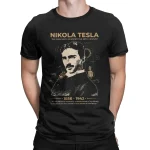 T-shirt preto com retrato de Nikola Tesla, inventor e engenheiro, ilustrando sua contribuição para a ciência e tecnologia.