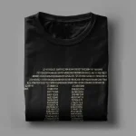 T-shirt preta com impressão de fórmulas químicas, números e dados científicos, perfeita para amantes de ciência e tecnologia.