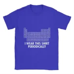 T-shirt azul com uma tabela periódica estilizada e o texto "I WEAR THIS SHIRT PERIODICALLY" em branco, ideal para os amantes de química e ciências.