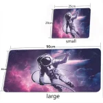Nave espacial ilustrada em um cenário galáctico com estrelas e nebulosas, representando a exploração espacial.