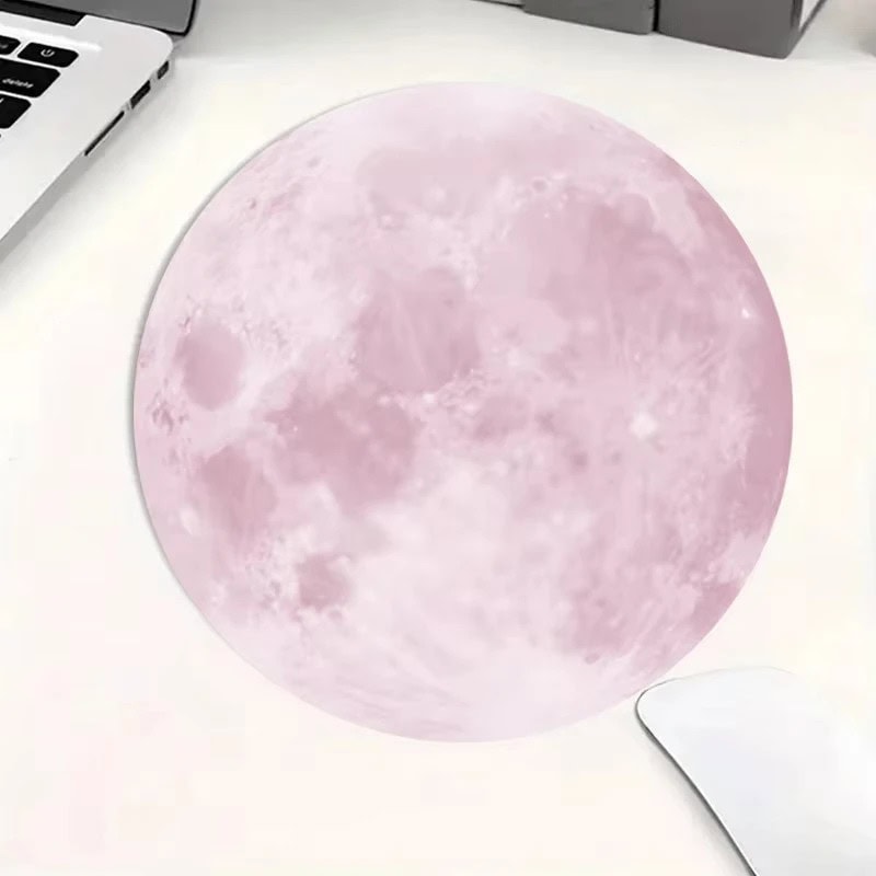 tapete-de-rato-lua-rosa-1 Lâmpada LED em forma de lua realista, ideal para decoração interior ou ambiente noturno, com um design detalhado e uma luz suave.