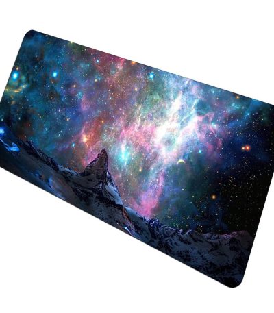 Tapete de mesa com padrão de céu estrelado e galáxia, ideal para decoração científica e espacial.