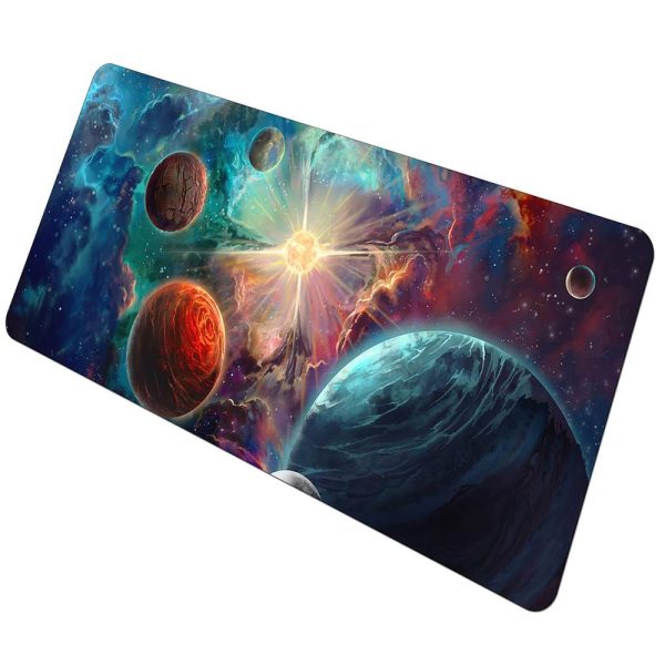 Painel decorativo com cena do espaço e planetas.