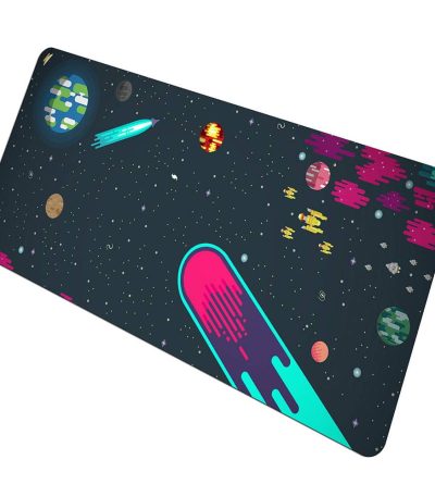 Painel decorativo ilustrando um universo espacial com planetas, estrelas e nave futurista em um estilo gráfico vibrante.