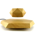 Lâmpada de madeira geométrica moderna, design limpo, ideal para decoração interior, trazendo um toque natural e contemporâneo ao seu espaço.