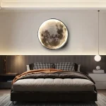 Painel de parede em forma de lua para decoração interior moderna e elegante.